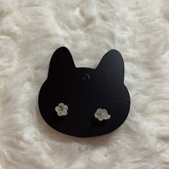 3 for 10 EARRINGS - silver flower studs - Picture 3 of 3